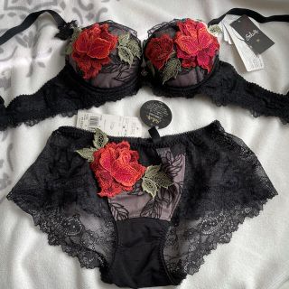 Wacoal - 新品未使用 サルート ブラジャーD65 ショーツMの通販 by モコ