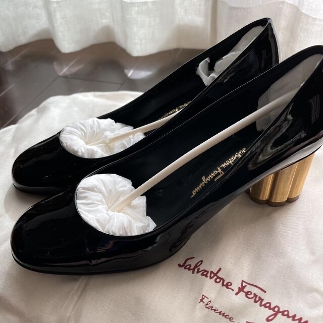 Salvatore Ferragamo(サルヴァトーレフェラガモ)の【デュプレさま売約済】Ferragamo フェラガモ　パンプス　23.5cm レディースの靴/シューズ(ハイヒール/パンプス)の商品写真