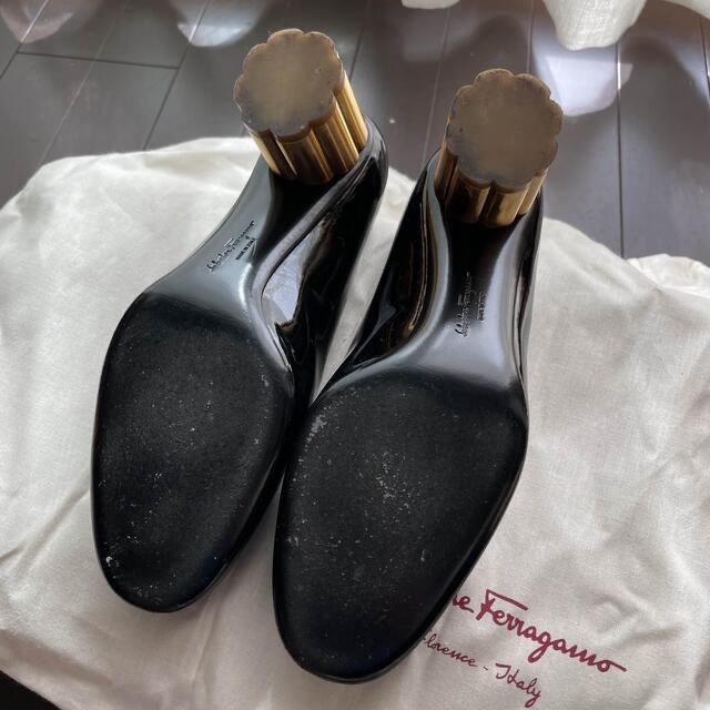 Salvatore Ferragamo(サルヴァトーレフェラガモ)の【デュプレさま売約済】Ferragamo フェラガモ　パンプス　23.5cm レディースの靴/シューズ(ハイヒール/パンプス)の商品写真