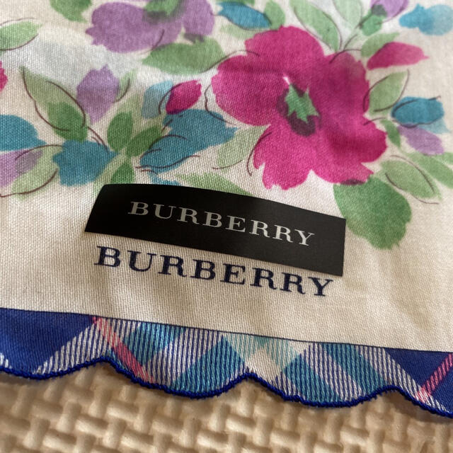 BURBERRY(バーバリー)の新品　BURBERRY ハンカチ レディースのファッション小物(ハンカチ)の商品写真