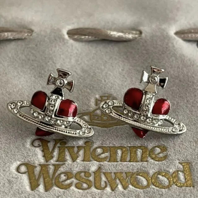 Vivienne Westwood(ヴィヴィアンウエストウッド)のヴィヴィアン  ネックレス　ピアス レディースのアクセサリー(ネックレス)の商品写真