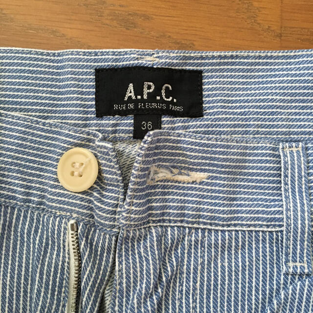 A.P.C(アーペーセー)のAPC  ヒッコリー　ハーフパンツ レディースのパンツ(ハーフパンツ)の商品写真