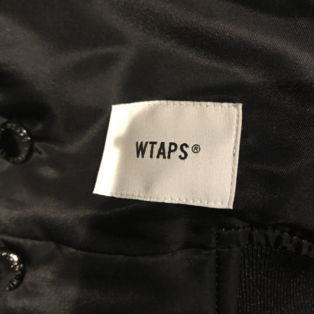 W)taps(ダブルタップス)のwtapsクロスボーン黒 メンズのジャケット/アウター(ナイロンジャケット)の商品写真