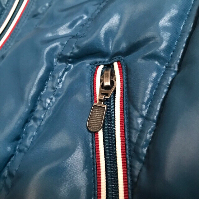 中綿ジャケット　ターコイズブルー　トリコロールファスナー　縦ライン メンズのジャケット/アウター(ダウンジャケット)の商品写真