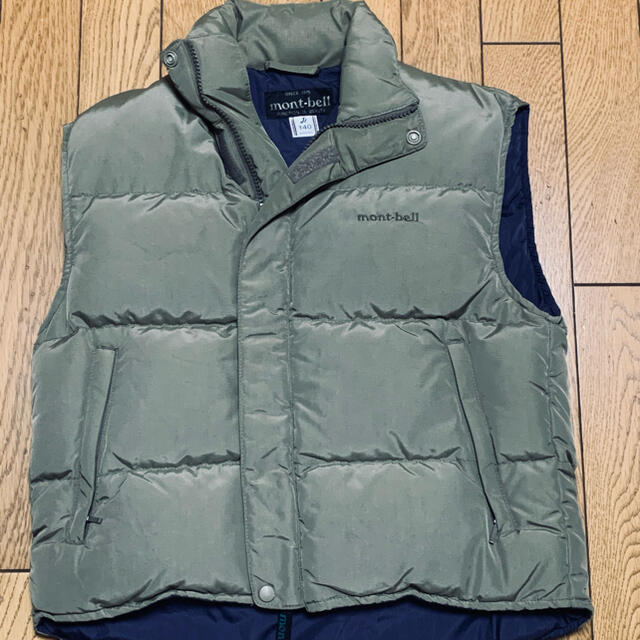 mont bell(モンベル)のmontbellモンベルダウンベスト　美品 キッズ/ベビー/マタニティのキッズ服女の子用(90cm~)(ジャケット/上着)の商品写真