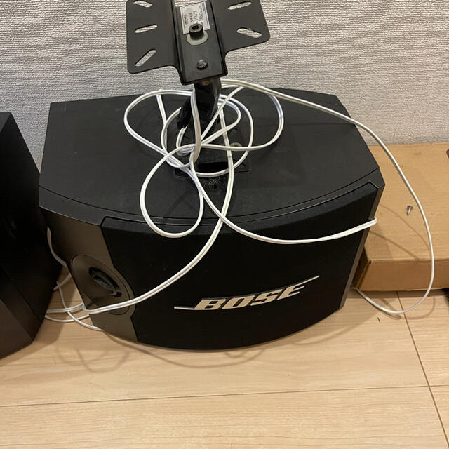 BOSE スピーカー 301V 左右セット 吊り下げステー配線付き BOSE スピーカー 301V 左右セット 吊り下げステー配線付き