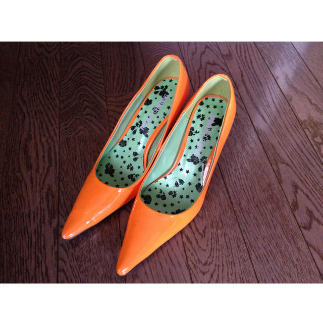 RODEO CROWNS(ロデオクラウンズ)のRCS オレンジパンプス レディースの靴/シューズ(ハイヒール/パンプス)の商品写真