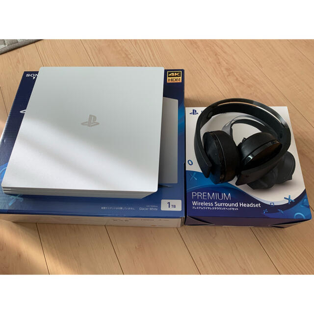 PlayStation4(プレイステーション4)の【たか様】PS4 pro 1TB 本体 エンタメ/ホビーのゲームソフト/ゲーム機本体(家庭用ゲーム機本体)の商品写真