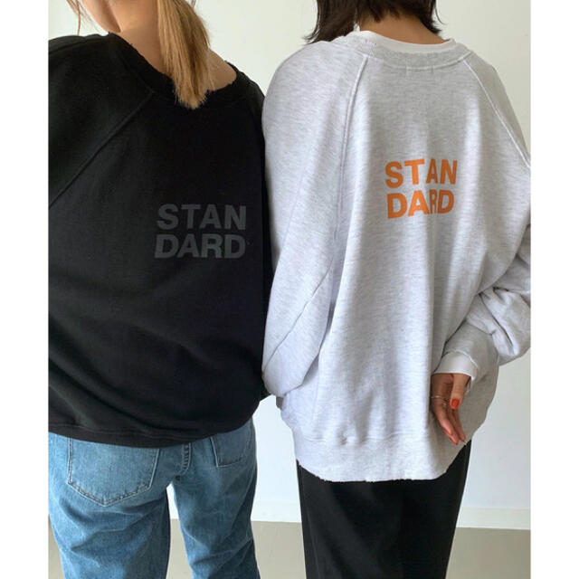 TODAYFUL(トゥデイフル)のvia j(ヴィアジェイ) "STANDARD"ロゴトレーナー レディースのトップス(トレーナー/スウェット)の商品写真