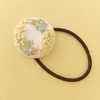 ミモザ スワッグ  くるみボタン ヘアゴム 手刺繍(ヘアアクセサリー)