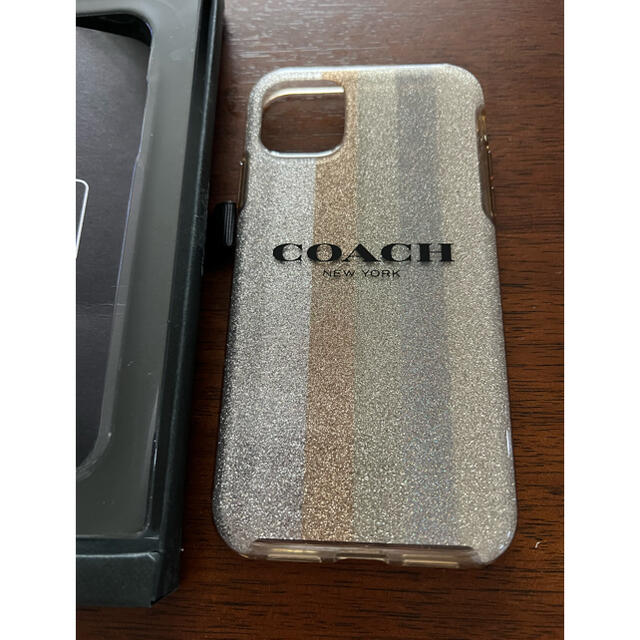 COACH(コーチ)のCOACHコーチiPhone11ケースGOLD スマホ/家電/カメラのスマホアクセサリー(iPhoneケース)の商品写真