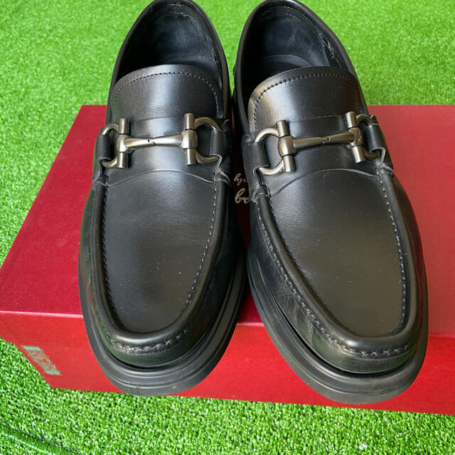 Salvatore Ferragamo(サルヴァトーレフェラガモ)のフェラガモ　ローファー　黒 メンズの靴/シューズ(ドレス/ビジネス)の商品写真