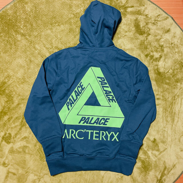 ARC'TERYX(アークテリクス)の試着のみ　アークテリクス　PALACE コラボ　M メンズのトップス(パーカー)の商品写真