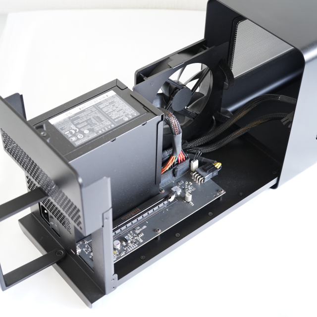 Razer Core X 外付けGPUボックス (eGPU)の通販 by micro's shop|ラクマ