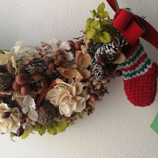 ドライフラワー＆木の実もりもりのクリスマス♡ハーフリース ハンドメイドのフラワー/ガーデン(ドライフラワー)の商品写真