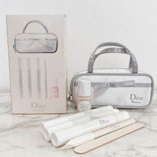 クリスチャンディオール(Christian Dior)の新品　未使用　クリスチャン ディオール Dior  ネイルケアセット　ポーチつき(ネイル用品)