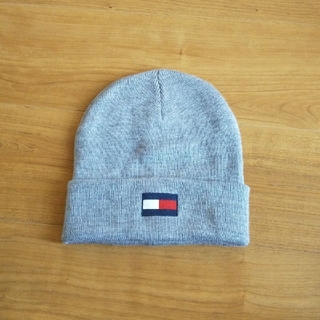 トミーヒルフィガー(TOMMY HILFIGER)のトミーヒルフィガー グレーニット帽(ニット帽/ビーニー)