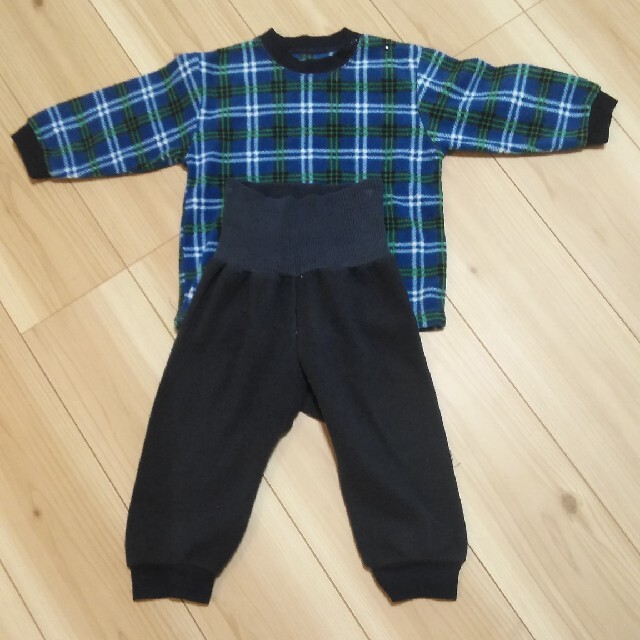 腹巻付き　フリース　パジャマ　90　 キッズ/ベビー/マタニティのキッズ服男の子用(90cm~)(パジャマ)の商品写真