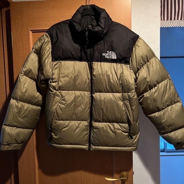 THE NORTH FACE(ザノースフェイス)のノースフェイス ヌプシ ダウン　メンズ コート　ジャケット　オリーブ 美品  メンズのジャケット/アウター(ダウンジャケット)の商品写真