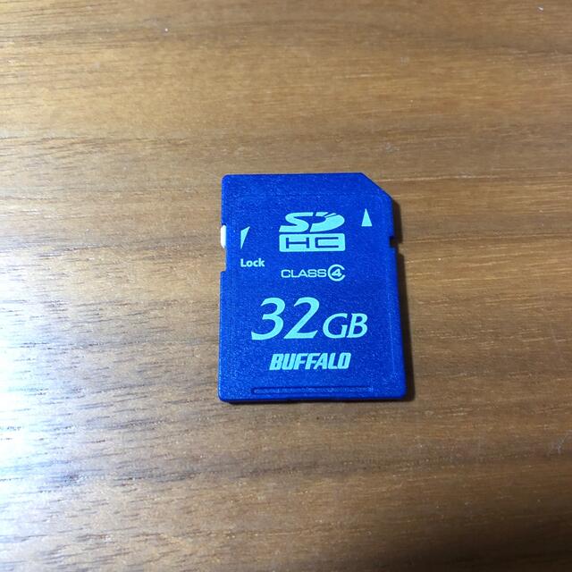 Buffalo(バッファロー)のSDHCカード　32GB スマホ/家電/カメラのスマホ/家電/カメラ その他(その他)の商品写真