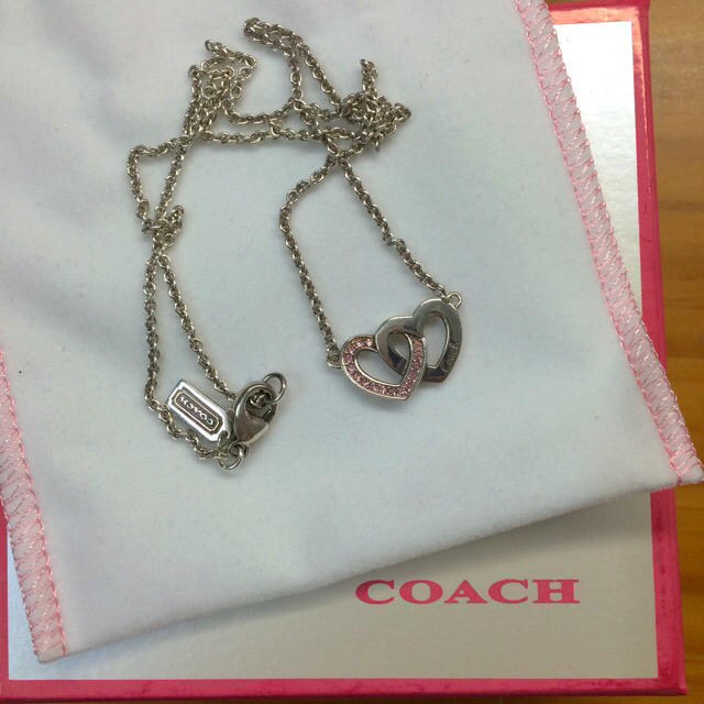 COACH(コーチ)のパヴェ2ハートネックレス レディースのアクセサリー(ネックレス)の商品写真