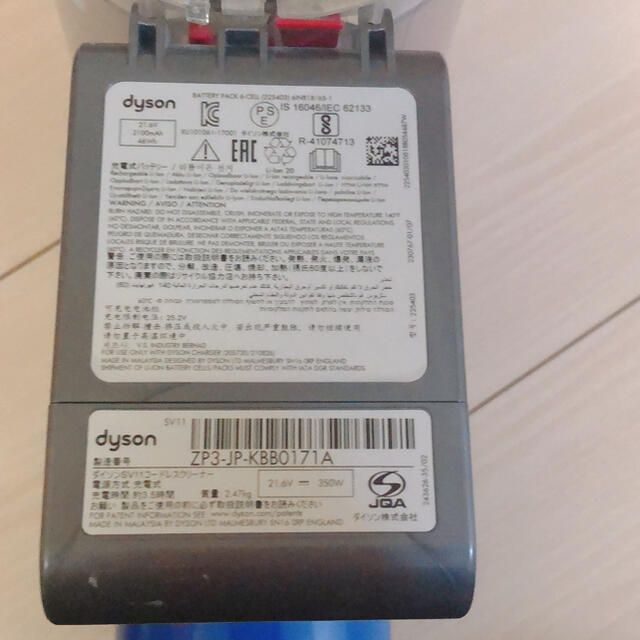 Dyson(ダイソン)のdyson V7 fluffy 充電器付属 スマホ/家電/カメラの生活家電(掃除機)の商品写真