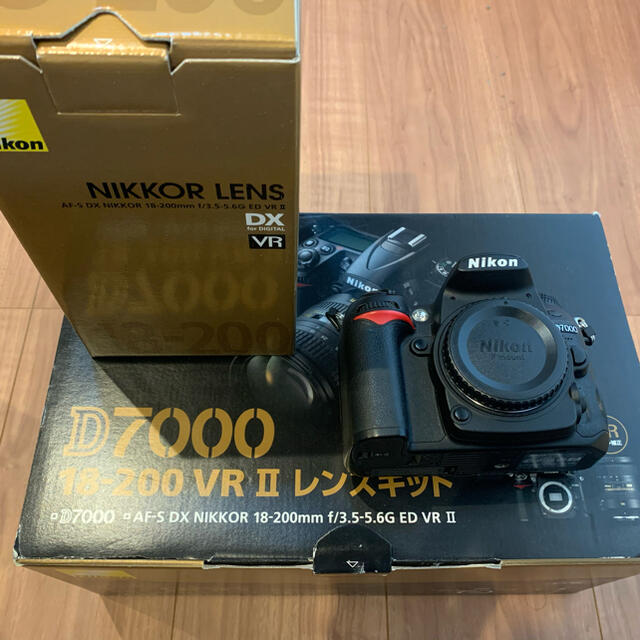 Nikon D7000 本体＋18-200mm VRⅡレンズ＋35mm単焦点