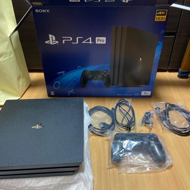 PlayStation4(プレイステーション4)のSONY PlayStation4 Pro 本体 CUH-7100BB01 エンタメ/ホビーのゲームソフト/ゲーム機本体(家庭用ゲーム機本体)の商品写真