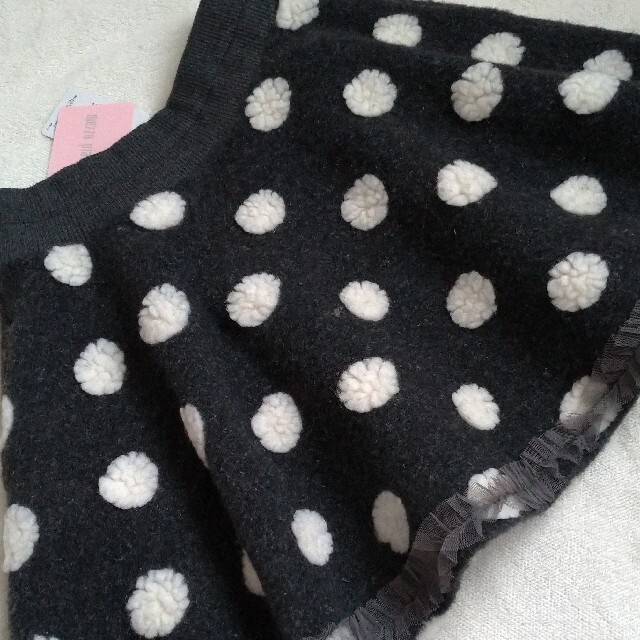 mezzo piano(メゾピアノ)のmezzo pianoメゾピアノ 新品タグ付き ドットレースボアスカート 130 キッズ/ベビー/マタニティのキッズ服女の子用(90cm~)(スカート)の商品写真