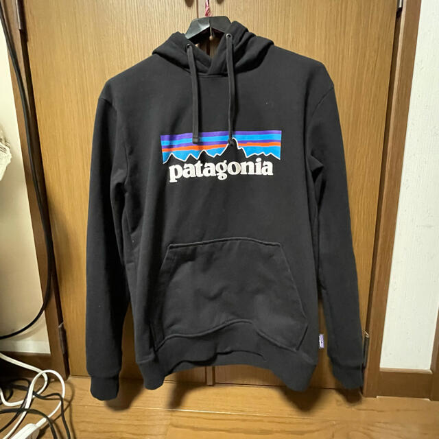 patagonia(パタゴニア)のPatagonia hoodie 黒　XS メンズのトップス(パーカー)の商品写真