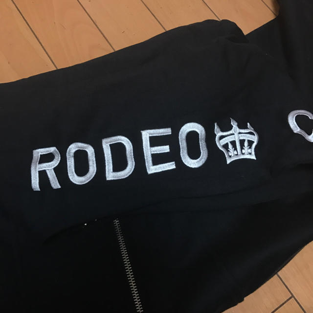 RODEO CROWNS(ロデオクラウンズ)の新品 ロデオ RODEO フード ロゴ パーカー レディースのトップス(パーカー)の商品写真