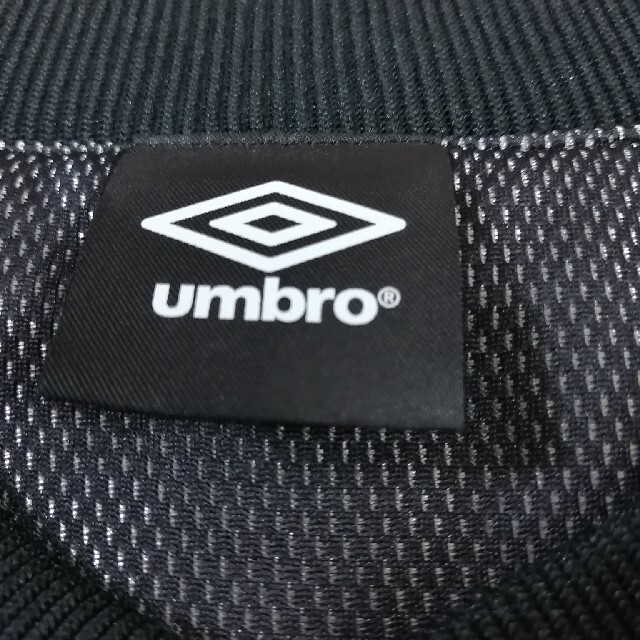 UMBRO(アンブロ)のUMBRO ピステ size130cm 赤×黒 キッズ/ベビー/マタニティのキッズ服男の子用(90cm~)(その他)の商品写真