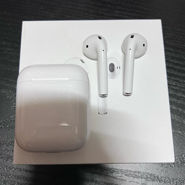 Apple AirPods 第2世代 MV7N2J/A エアポッズのサムネイル