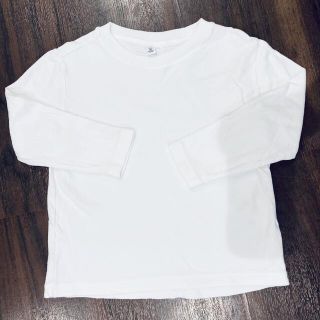 ユニクロ(UNIQLO)のUNIQLO 白　長袖Ｔシャツ(Tシャツ/カットソー)