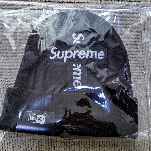 New Era® Cross Box Logo Beanie / Supreme