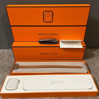 アップルウォッチ(Apple Watch)の新品　HERMES Apple Watch7 アトラージュ 本体セット　ゴールド(腕時計)