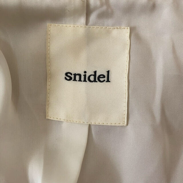 SNIDEL(スナイデル)の【水さま専用】スナイデル　フェイクファージャケット　ベージュ　ショート丈 レディースのジャケット/アウター(ノーカラージャケット)の商品写真