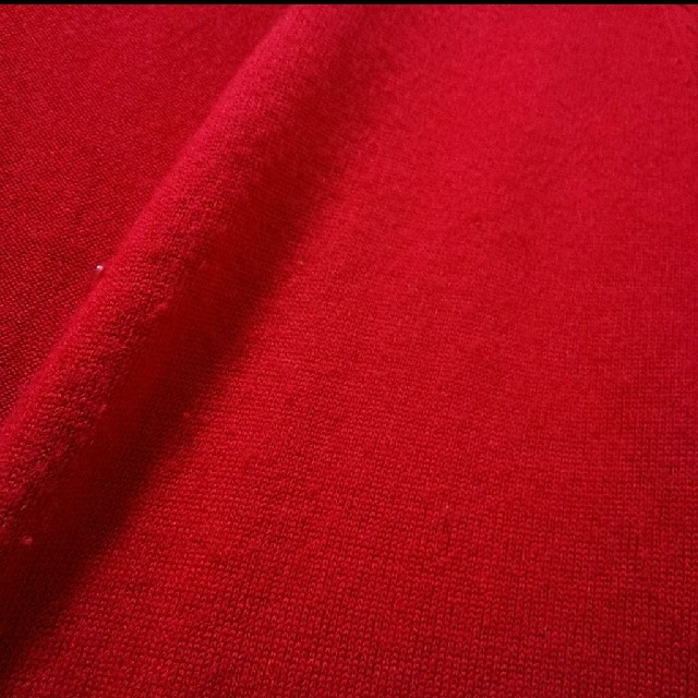 Vネック赤ロングカーディガン レディースのトップス(カーディガン)の商品写真