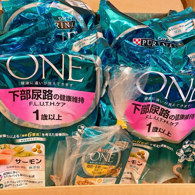 Nestle(ネスレ)のピュリナワン 下部尿路 サーモン2.2kg×4袋+オマケ その他のペット用品(猫)の商品写真