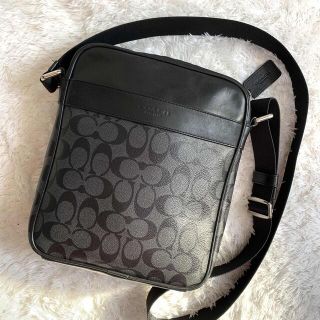 コーチ(COACH)の【極美品】コーチ　ショルダーバッグ　PVCレザー　シグネチャー　グレー×ブラック(ショルダーバッグ)