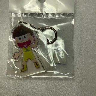 スリーコインズ(3COINS)のおそ松さん　3COINSコラボ　十四松アクリルキーホルダー　【新品・未開封】(キーホルダー)