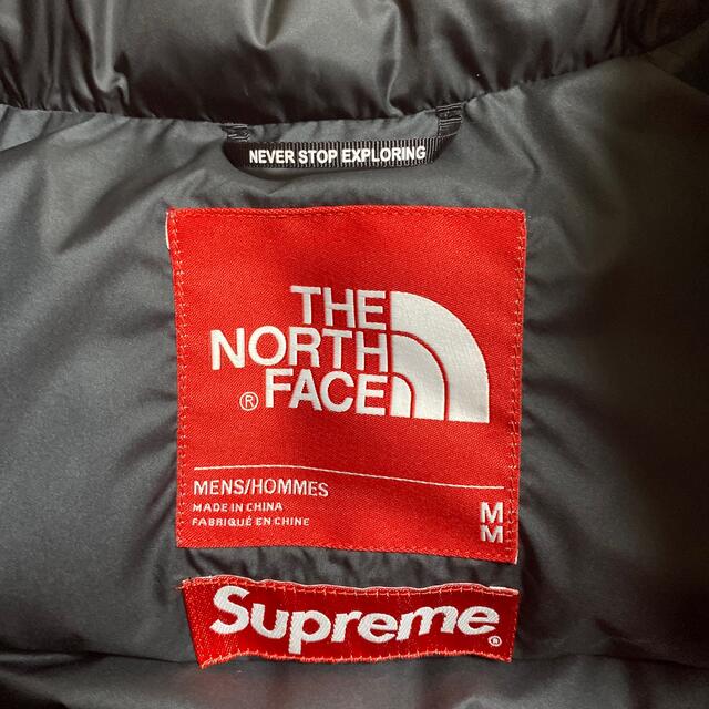 Supreme(シュプリーム)の16AW SUPREME × THE NORTH FACE ヌプシ　Mサイズ メンズのジャケット/アウター(ダウンジャケット)の商品写真