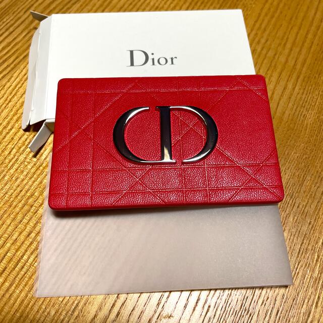 Dior(ディオール)の専用❣️DIOR ノベルティ鏡&巾着セット エンタメ/ホビーのコレクション(ノベルティグッズ)の商品写真