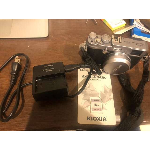 富士 Pinepix X100コンパクトデジタルカメラ