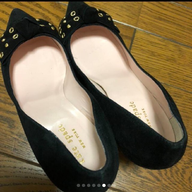 kate spade new york(ケイトスペードニューヨーク)のケイトスペードニューヨーク　スエードパンプス　黒　7 レディースの靴/シューズ(ハイヒール/パンプス)の商品写真