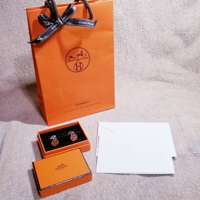 Hermes(エルメス)のHERMES カフリンクス H柄 オレンジ 新品 未使用 エルメス 箱 紙袋 メンズのファッション小物(カフリンクス)の商品写真