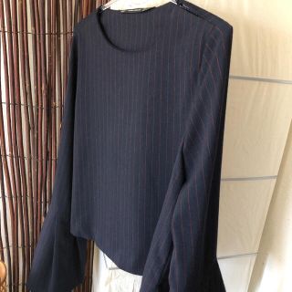 ザラ(ZARA)のZARA トップス ネイビー地にレッドのピンストライプ　表記サイズS(シャツ/ブラウス(長袖/七分))