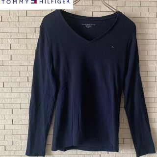 トミーヒルフィガー(TOMMY HILFIGER)のトミーヒルフィガー　長袖カットソー　ロンＴ　ネイビー　無地　Vネック　ロゴ刺繍(Tシャツ(長袖/七分))