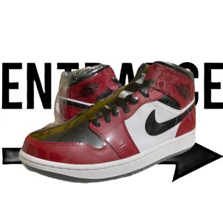 ナイキ(NIKE)のNIKE AIR JORDAN 1 MID CHICAGO BLACK TOE(スニーカー)