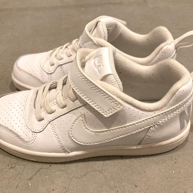 NIKE(ナイキ)のNIKE コートバーロウ 19cm キッズ/ベビー/マタニティのキッズ靴/シューズ(15cm~)(スニーカー)の商品写真